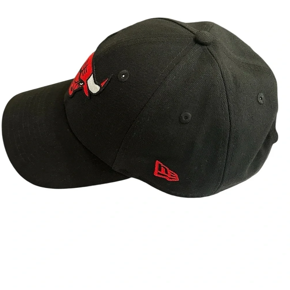 New Era 9Forty Black Bulls NBA fan cap. - Picture 4 of 8